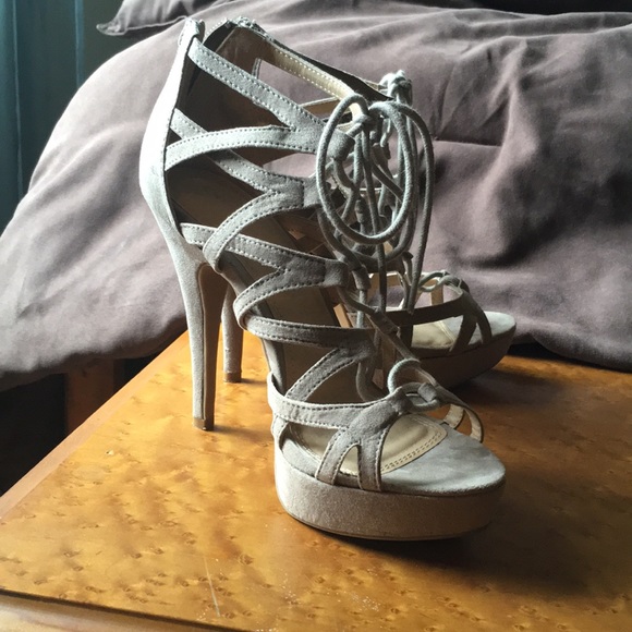 **SOLD** Tan heels❤️ - Picture 4 of 5